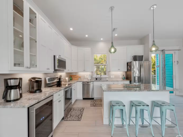 Luxurious Beach Getaway on Anna Maria Island Steps to Beach